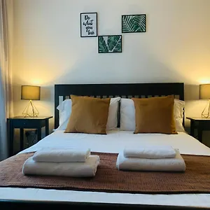 Apartment Unique 2 Bedroom In London/ Excel / Olympic Close To Line Tube Station With Gated Parking Space, London